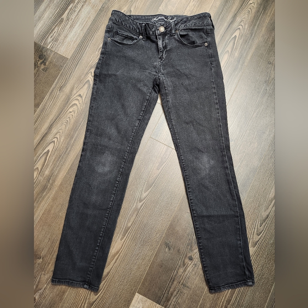 American Eagle Outfitters Super Stretch Black Skinny Jeans. Size 8.